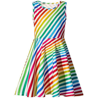 Lustiges Mädchenkleid mit Regenbogenstreifen