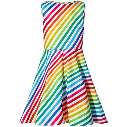 Lustiges Mädchenkleid mit Regenbogenstreifen