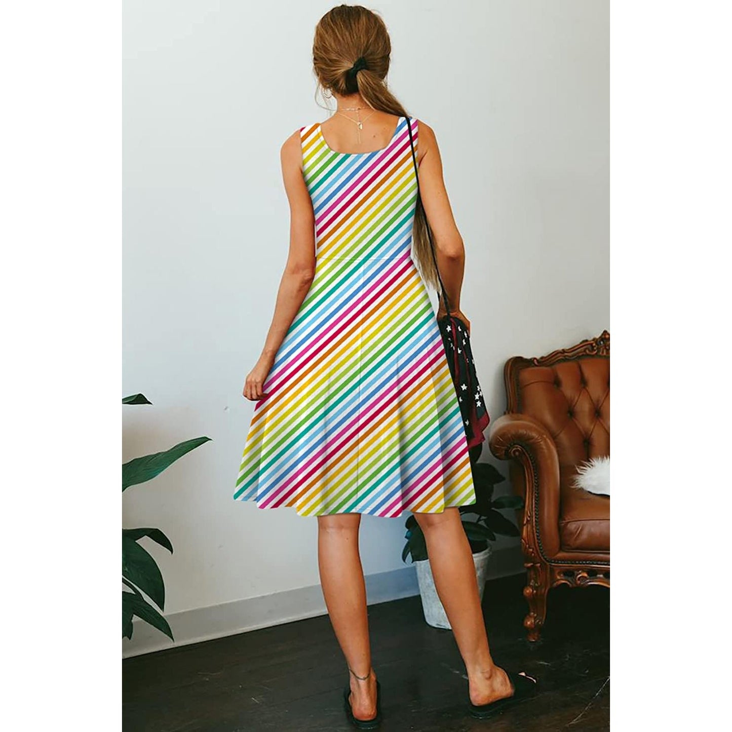 Lustiges Kleid mit Regenbogenstreifen für Damen