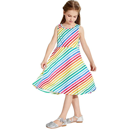 Lustiges Mädchenkleid mit Regenbogenstreifen