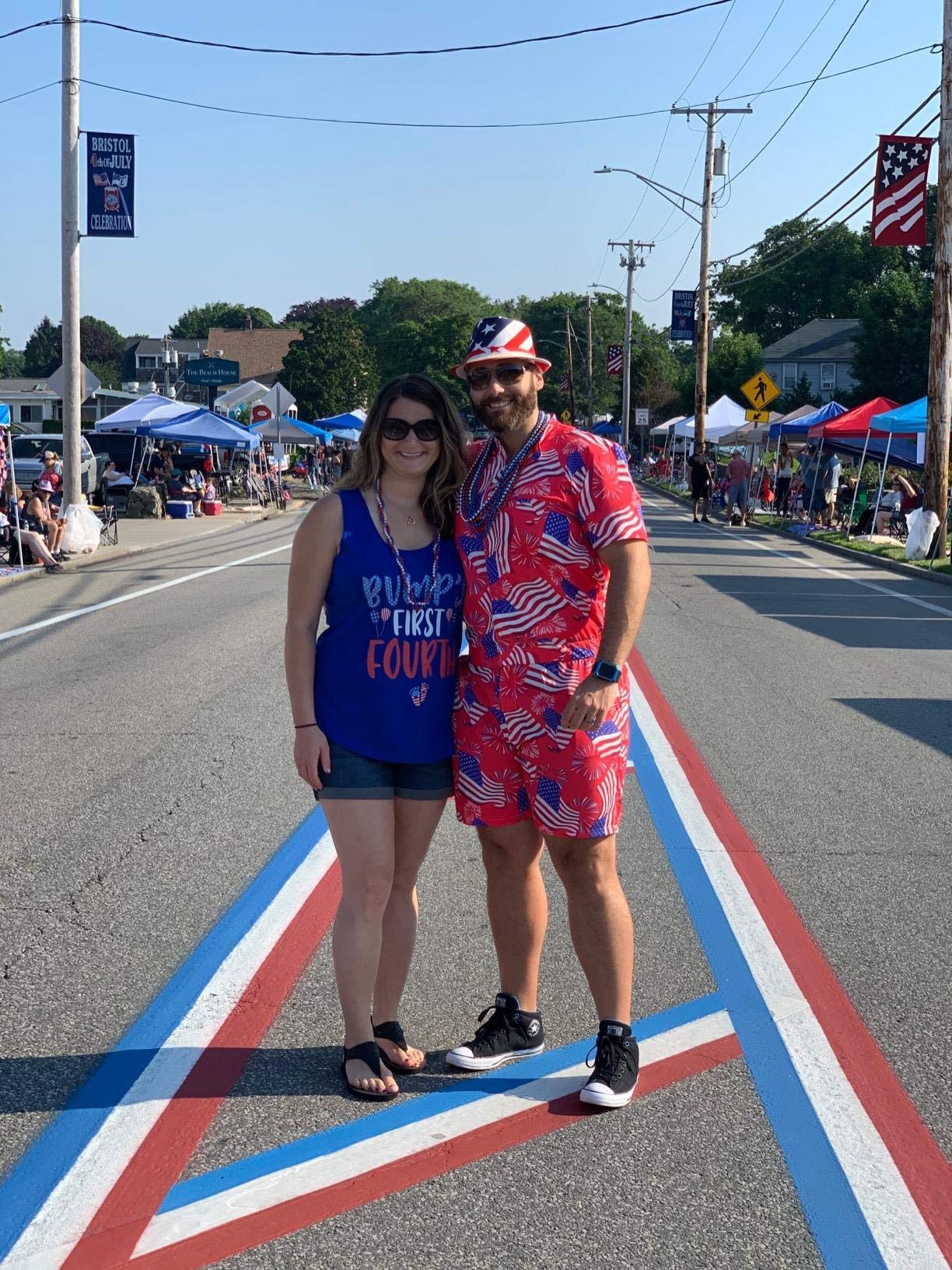 Roter Strampler mit amerikanischer Flagge für Männer